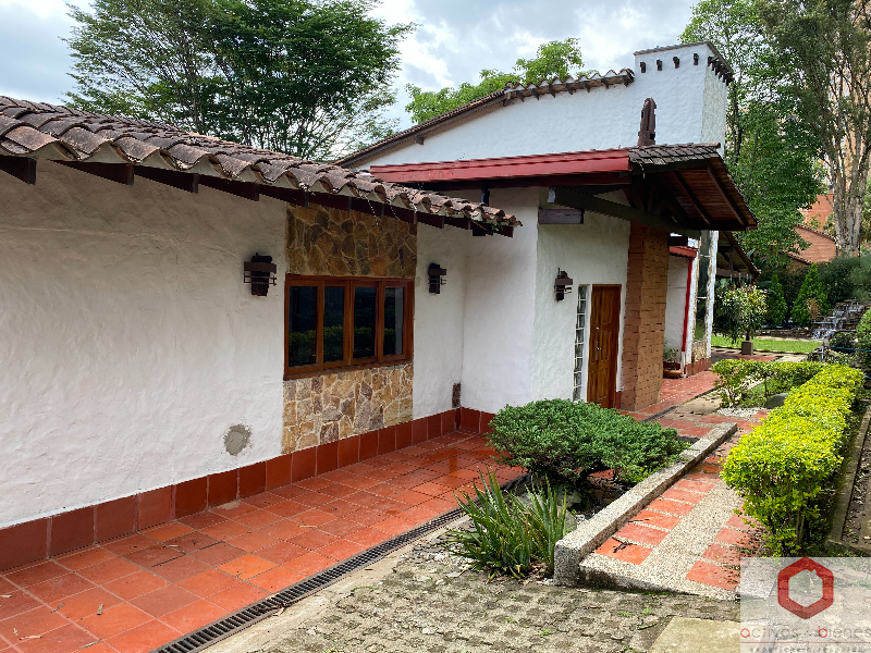 Casa-Finca en Venta en Loma De Las Brujas