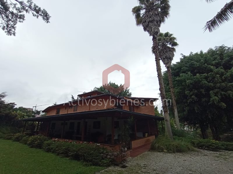 Casa-Finca en Ambos en Los Colegios