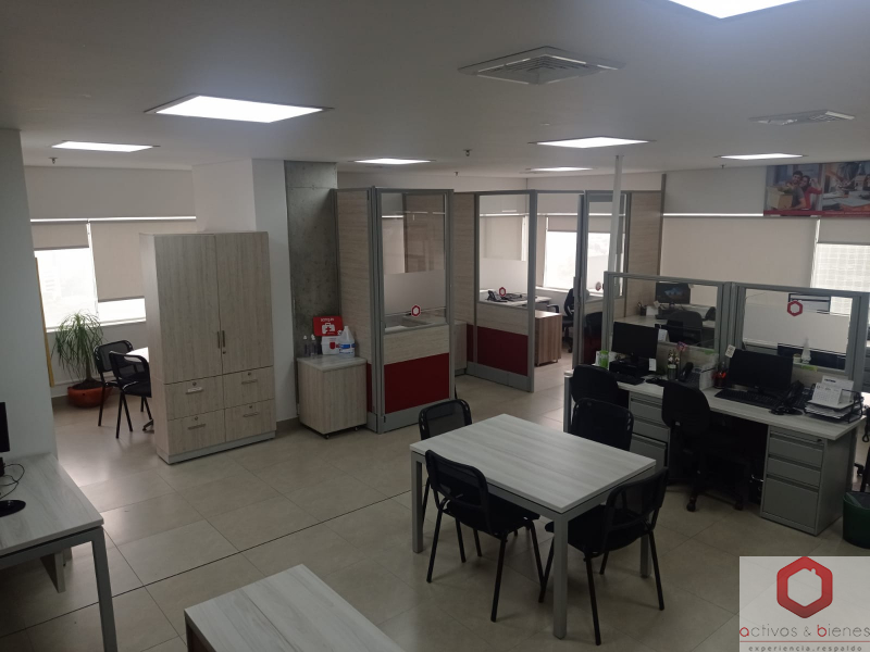 Oficina en Ambos en Poblado